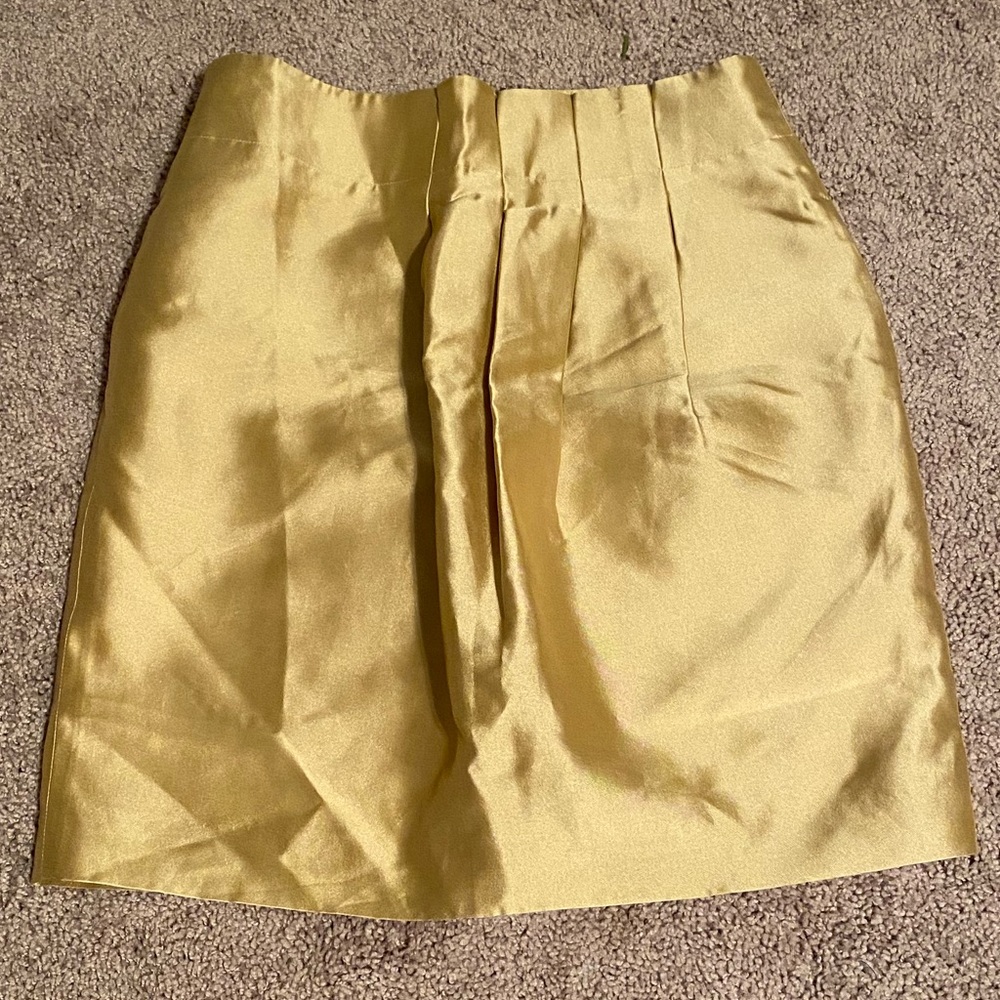 EUC BR Heritage Label Gold Short Skirt, Size 2